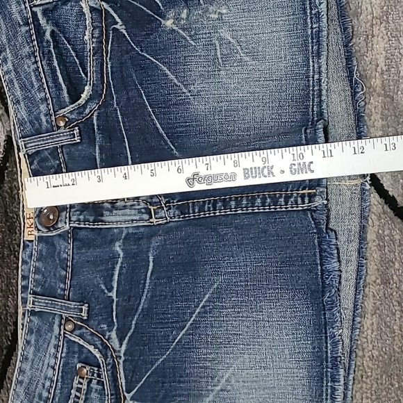 VINTAGE EXCLUSIVE MADISON BKE EMBROIDERED FRAYED-HEM DISTRESSED DENIM SKIRT - Picture 12 of 12